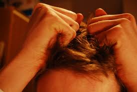 gestresst zum haare raufen