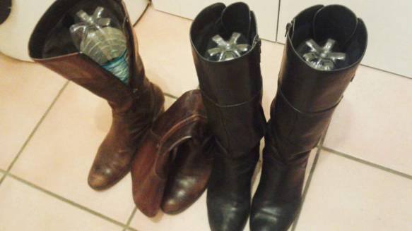 Plastikflaschen halten deine Stiefel stabil
