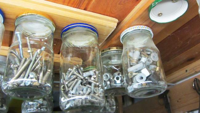 glasbehaelter angeschraubt